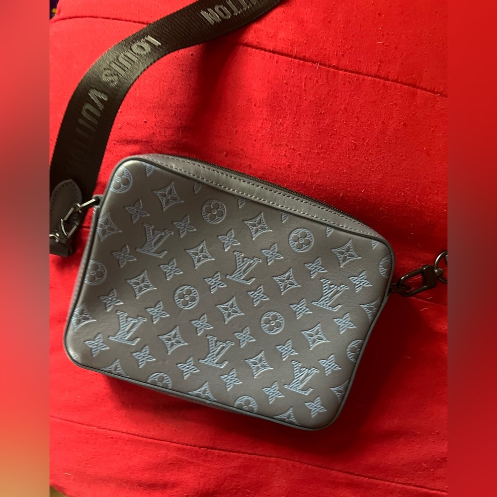 LOUIS VUITTON Duo messenger Shoulder Bag